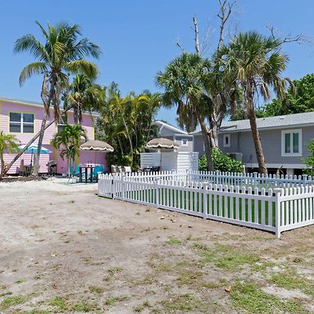 Charming Suite With Balcony And Bikes At Historic Sandpiper Inn サニベル エクステリア 写真